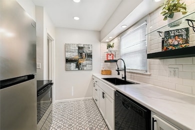 1047 27th St NE, Cedar Rapids, IA 52402 - photo 6