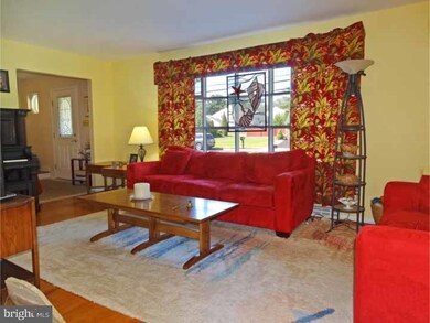 21 Bernard Dr, Morrisville, PA 19067 - photo 4