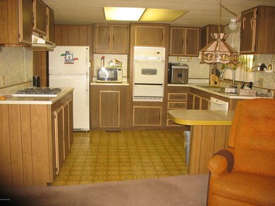5321 Diamond K Kitchen (1)