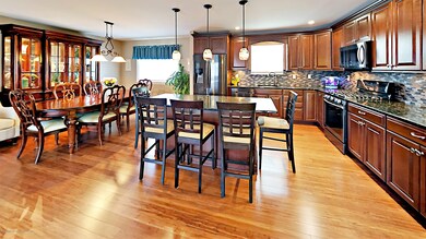30_Netty_Kitchen_Dining_2