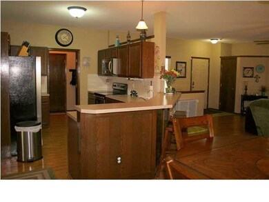 Open kitchen and dining area to the living room ma