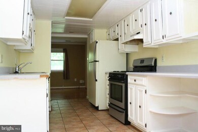 1974 Mayflower Dr, Woodbridge, VA 22192 - photo 4