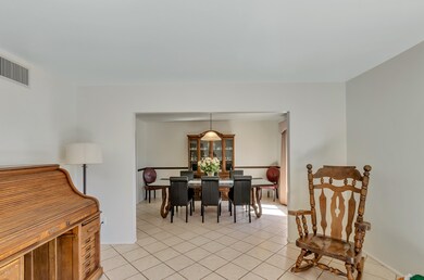 Living room/dining room