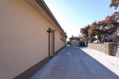 240 Skyridge Dr, Klamath Falls, OR 97603 - photo 7