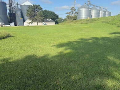 127 N Oak St, Leigh, NE 68643 - photo 2