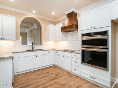 13 2376_WhelenDr Kitchen4