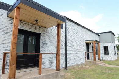 313 S Fannin Ave, Denison, TX 75020 - photo 3