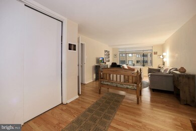 Bon Wit Plaza unit 315, Washington, DC 20037 - photo 6