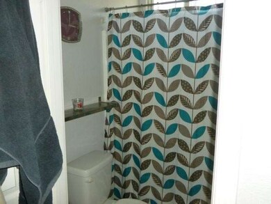 Nice and clean bathroom 