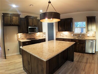 BEAUTIFUL KITCHEN! CUSTOM STAINED KNOTTY ALDER CAB