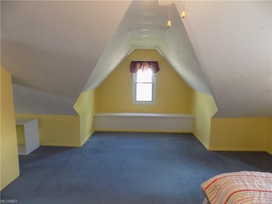 beautiful 3rd bedroom upstairs with storage and ro