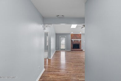 100 Carriage Dr, Jacksonville, NC 28546 - photo 6