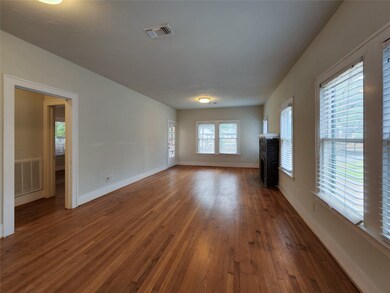 747 E 18th St, Houston, TX 77008 - photo 4