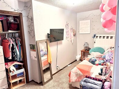 922 N 10th Ave E, Newton, IA 50208 - photo 7