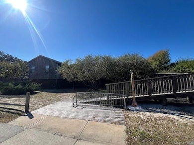 35 Sloop Walk, Bay Shore, NY 11706 - photo 2