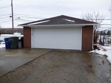 2 CAR GARAGE