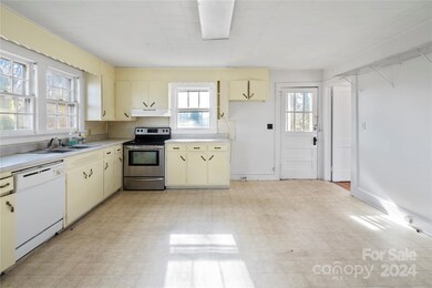 Large Eat in kitchen