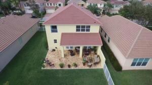 Large yard. ROOM FOR A POOL