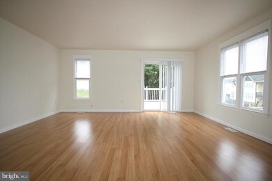 612 Knightsbridge Dr, Hagerstown, MD 21740 - photo 2