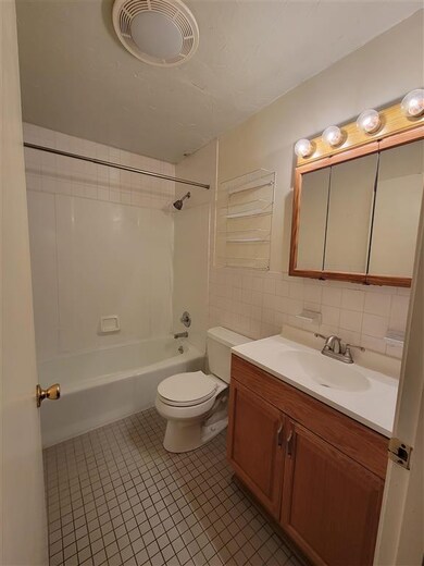 189 Capitol Hill Dr unit 189, Londonderry, NH 03053 - photo 2