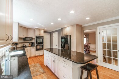 11610 Quail Ridge Ct, Reston, VA 20194 - photo 2