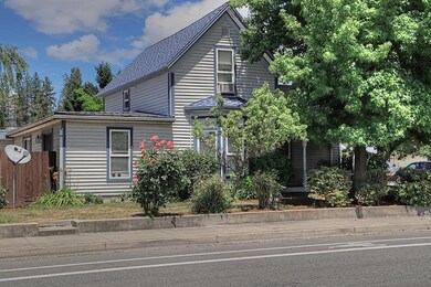 1102 SW Bridge St, Grants Pass, OR 97526 - photo 6