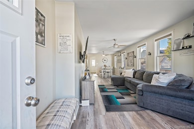 48 Farmers Ave, Lindenhurst, NY 11757 - photo 4