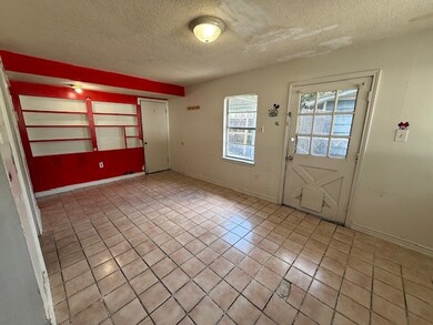 816 E Wilkins St, Angleton, TX 77515 - photo 4