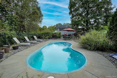 26 Scott Dr, Wappingers Falls, NY 12590 - photo 2