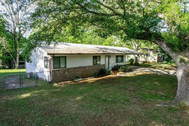 75 Meadowlane Dr, Laurel, MS 39440 - photo 2