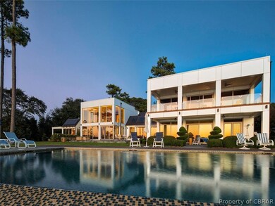 Gorgeous rear view of contemporary side, with infi