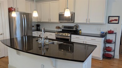 Kitchen with appliances with stainless steel fini