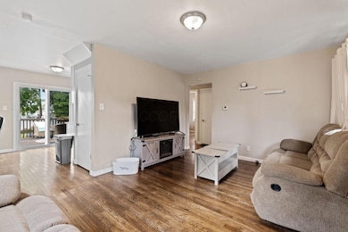 759 E Longview Ave, Columbus, OH 43224 - photo 2