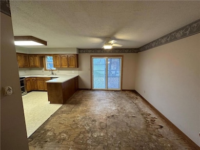 411 SE Bent Tree Ct, Blue Springs, MO 64014 - photo 4