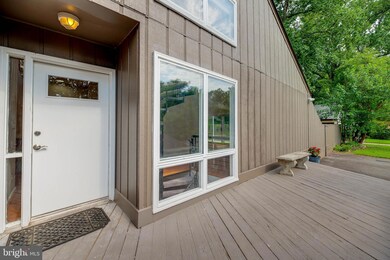 9302 Raintree Rd, Burke, VA 22015 - photo 5