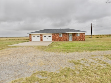 6427 Johnson Rd, Iowa Park, TX 76367 - photo 3