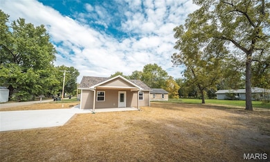 94 S Carson St, Saint James, MO 65559 - photo 2