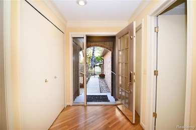 23715 Overlook Cir, Bingham Farms, MI 48025 - photo 4