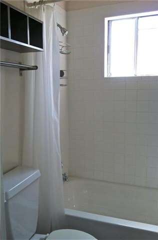 3860 37th St-bathroom