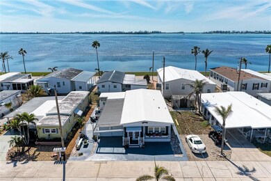One street away from Sarasota Bay!