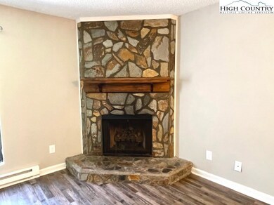 Gas log fireplace
