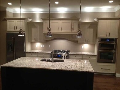 157 Sweetbriar Village T, Mount Washington, PA 15211 - photo 2