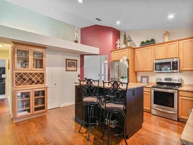 EXPANSIVE ISLAND IN KITCHEN