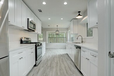 2207 S Mission Cir, Friendswood, TX 77546 - photo 5