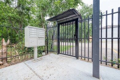 6810 Del Rio St unit 2, Houston, TX 77021 - photo 4