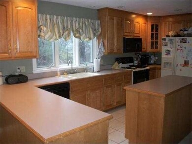 35 Reid St, Franklin, MA 02038 - photo 2