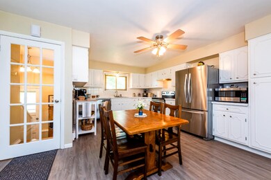 Eating area in kitchen