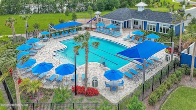 Avenues-Walk-Pool-01