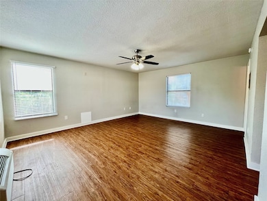 701 W Sycamore St unit 209, Denton, TX 76201 - photo 4