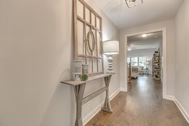  Bright front entrance